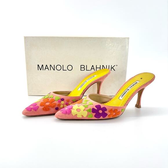 Manolo Blahnik Pastel Hearts and Floral Cutout Pointed Toe Mules Pumps 35.5 - Picture 2 of 8